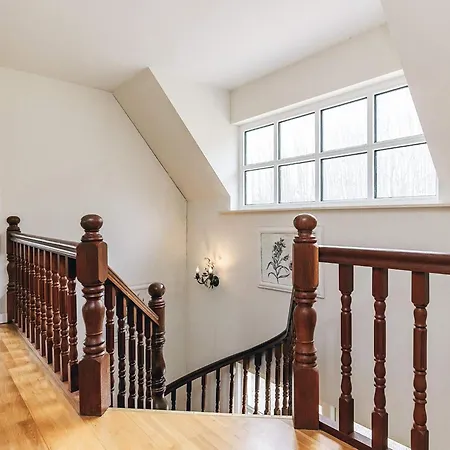 Prázdninový dům 4 Star Spacious In *